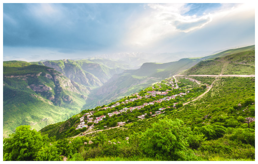 使用Photoshop合成创意的小女孩儿与大熊猫亲和场景图片  第3张